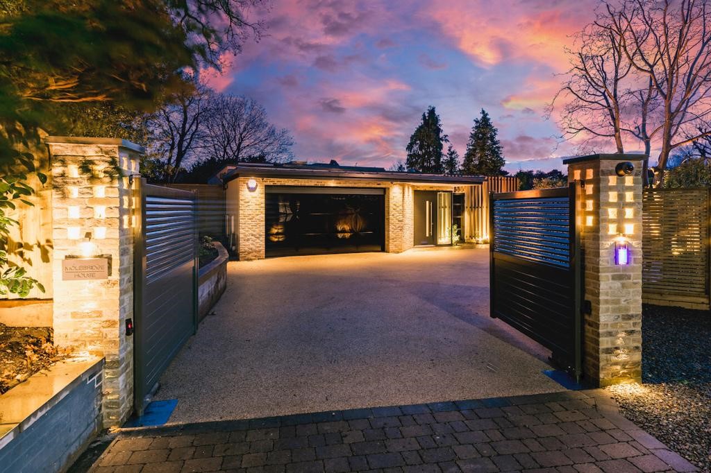 Exterior lighting by 365 Trade Group